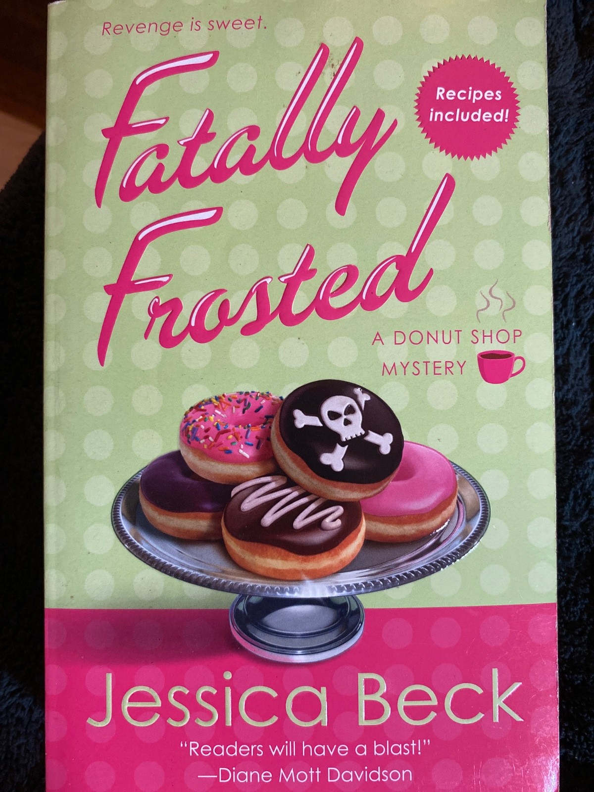 Fatally Frosted (Donut Shop Mystery)