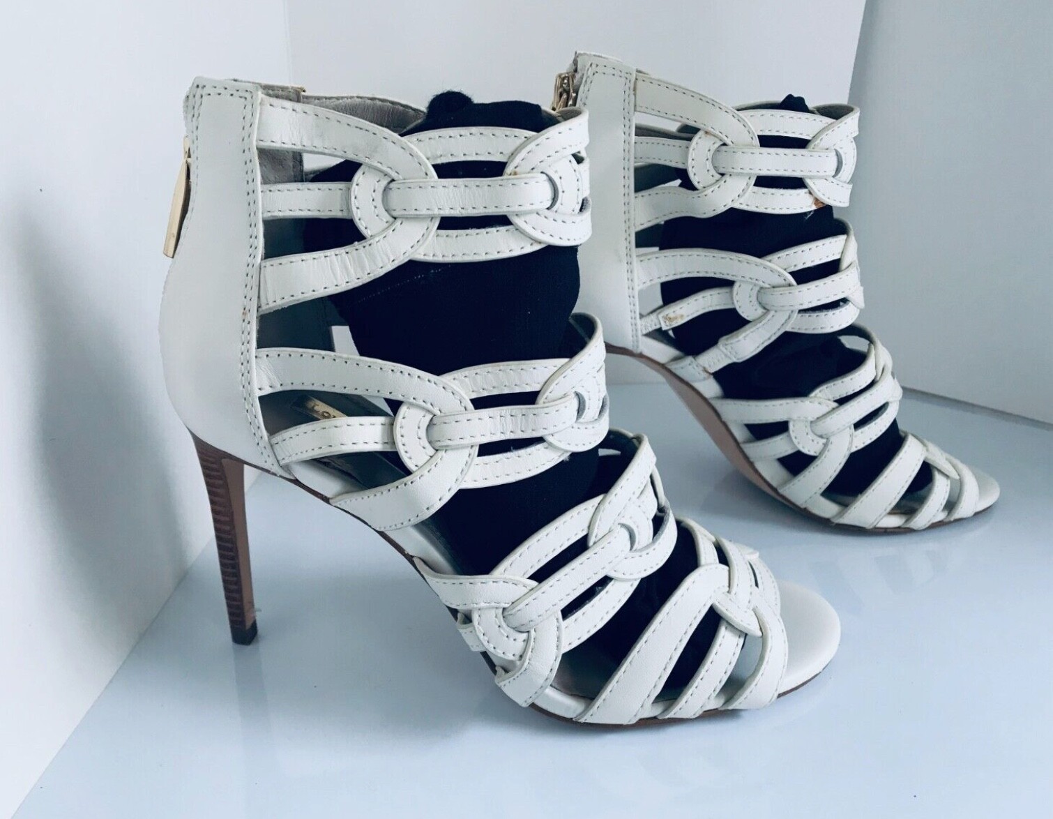 Louise et Cie Open Toe Heel Leather Sandals. 3.5in Heel