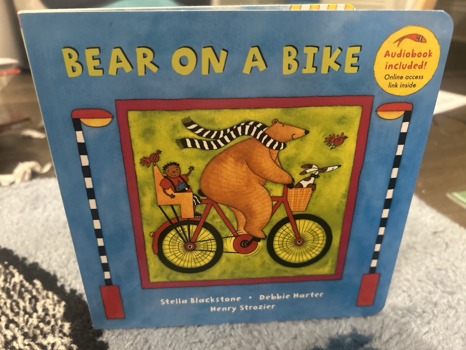 Bear On a Bike by Stella Blackstone (2000, Trade Paperback)