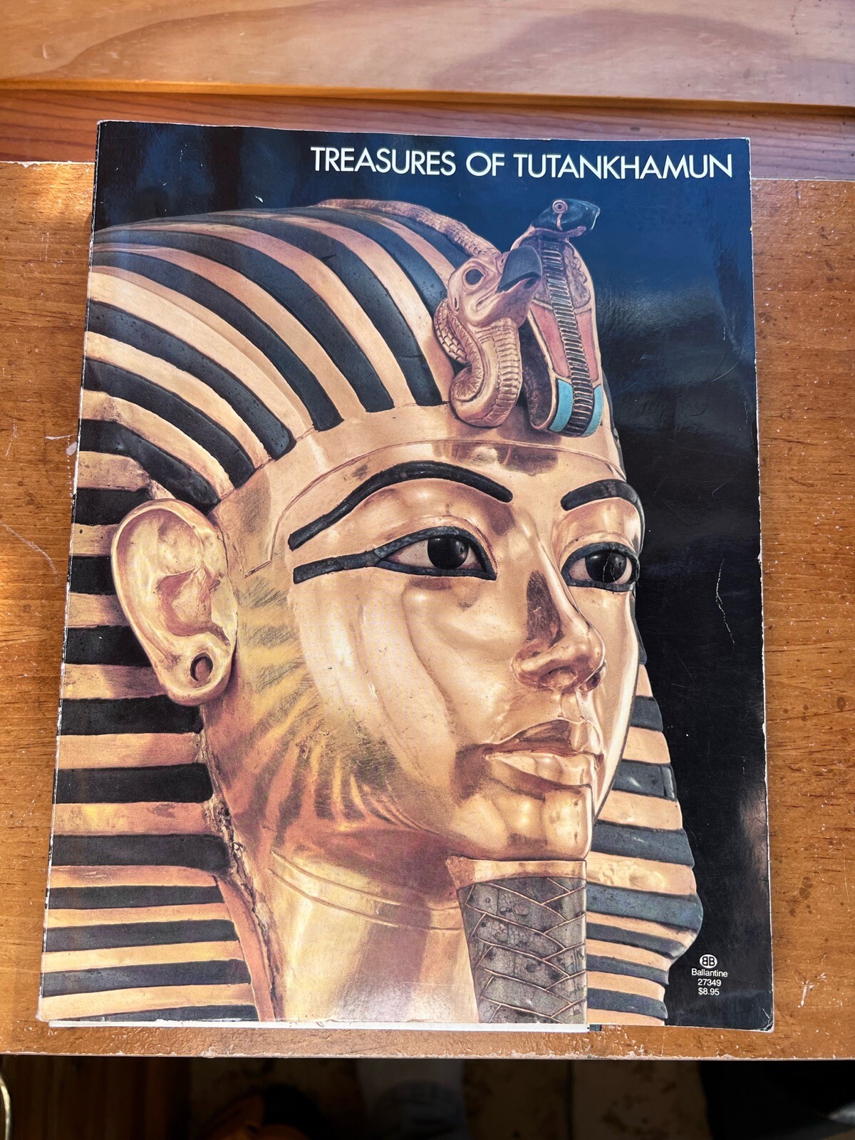 1976 Treasures of Tutankhamun by The Metropolitan Museum of Art – 175 Pages