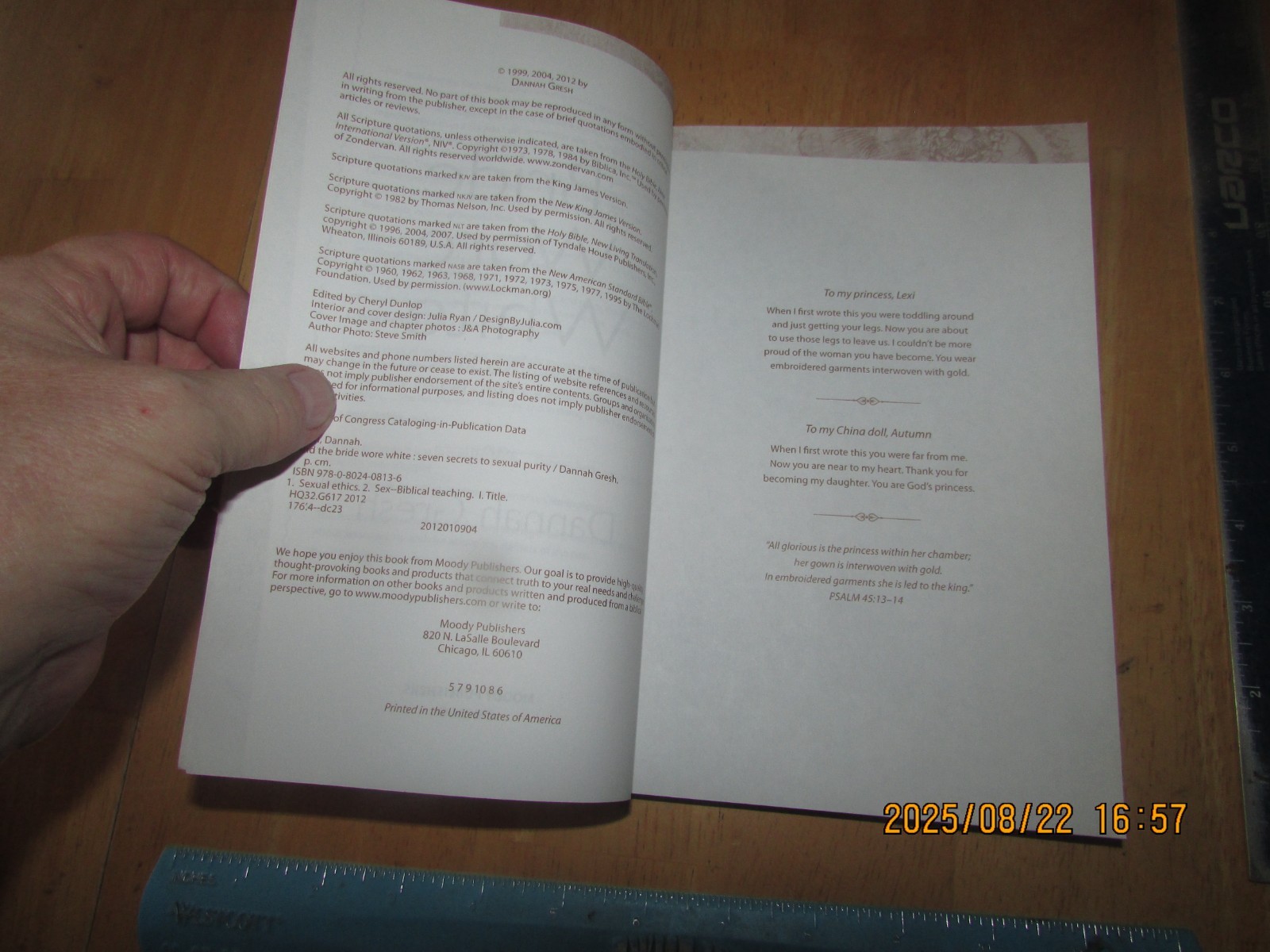 And the Bride Wore White : Seven Secrets to Sexual Purity by Dannah K. Gresh