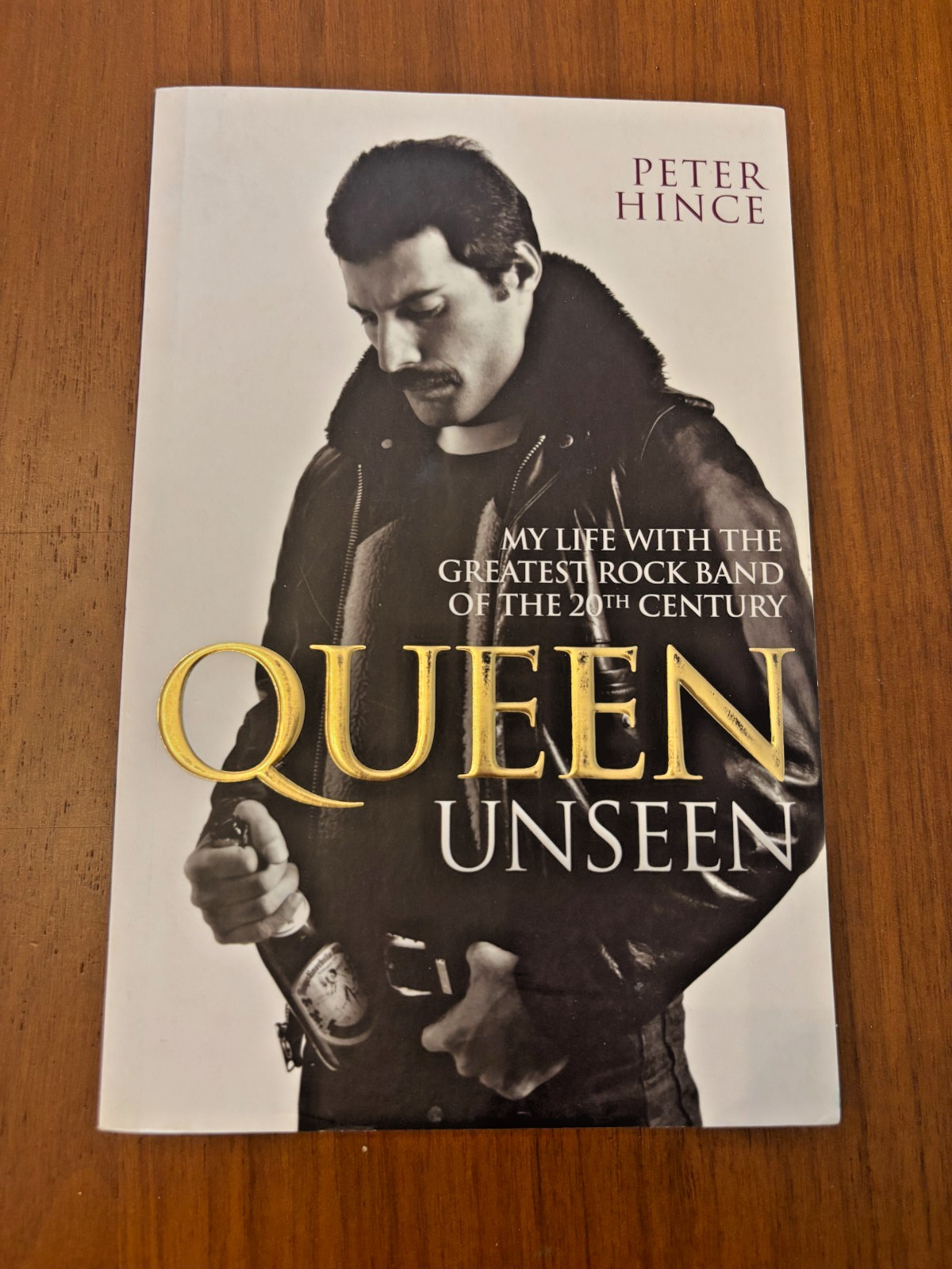 QUEEN UNSEEN by PETER HINCE PAPERBACK BOOK FREDDIE MERCURY BRIAN MAY