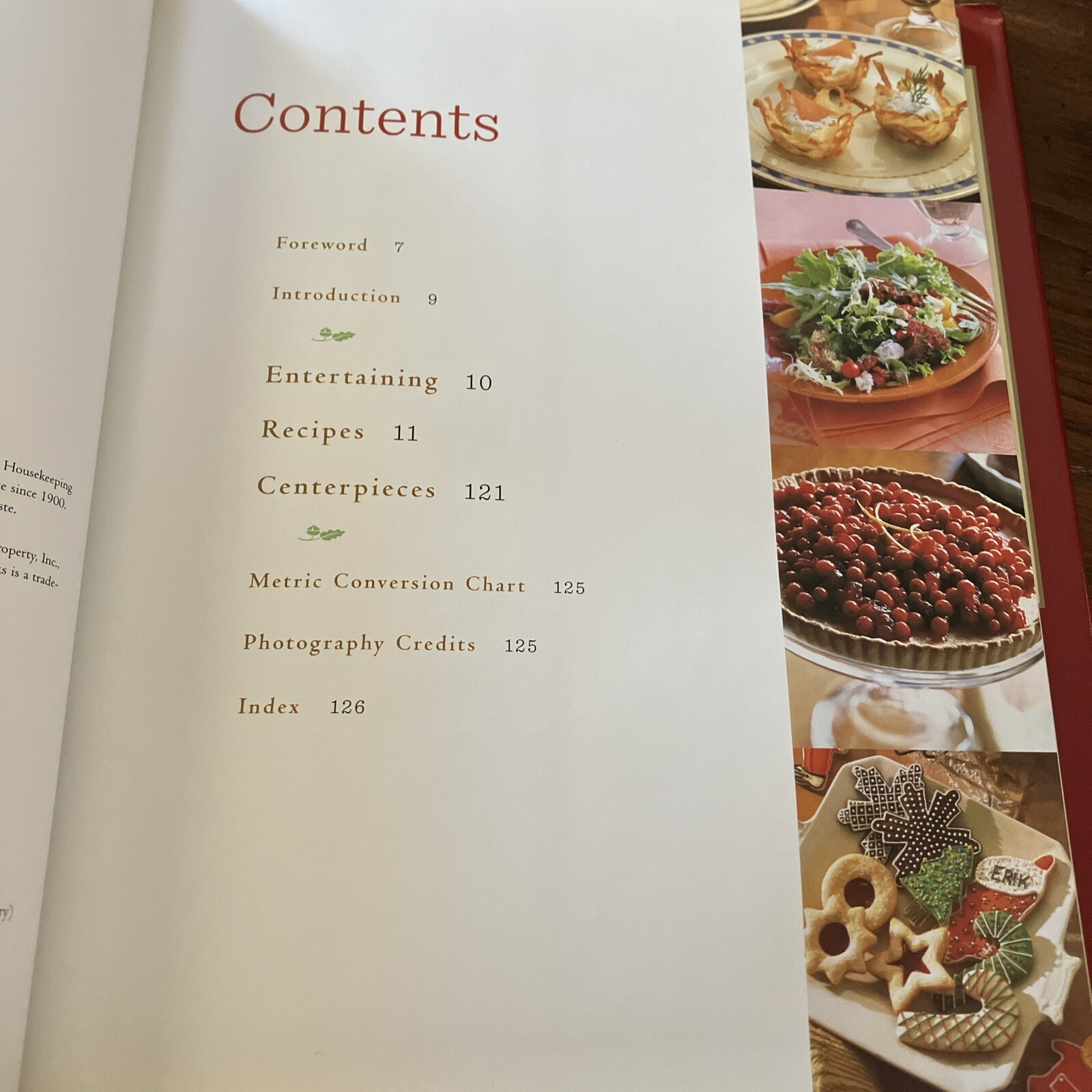 Good Housekeeping A Very Merry Christmas Hardcover 1998 Cookbook 129 Pages