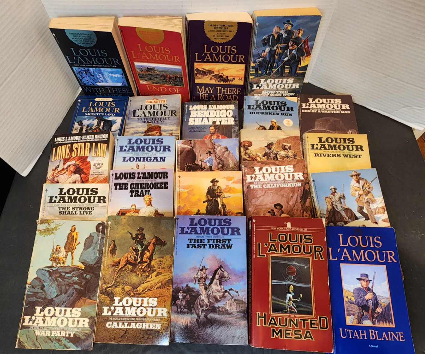 LOUIS L’AMOUR MIXED LOT OF 24 PAPERBACK BOOKS SOME SACKETT BOOKS AND MORE