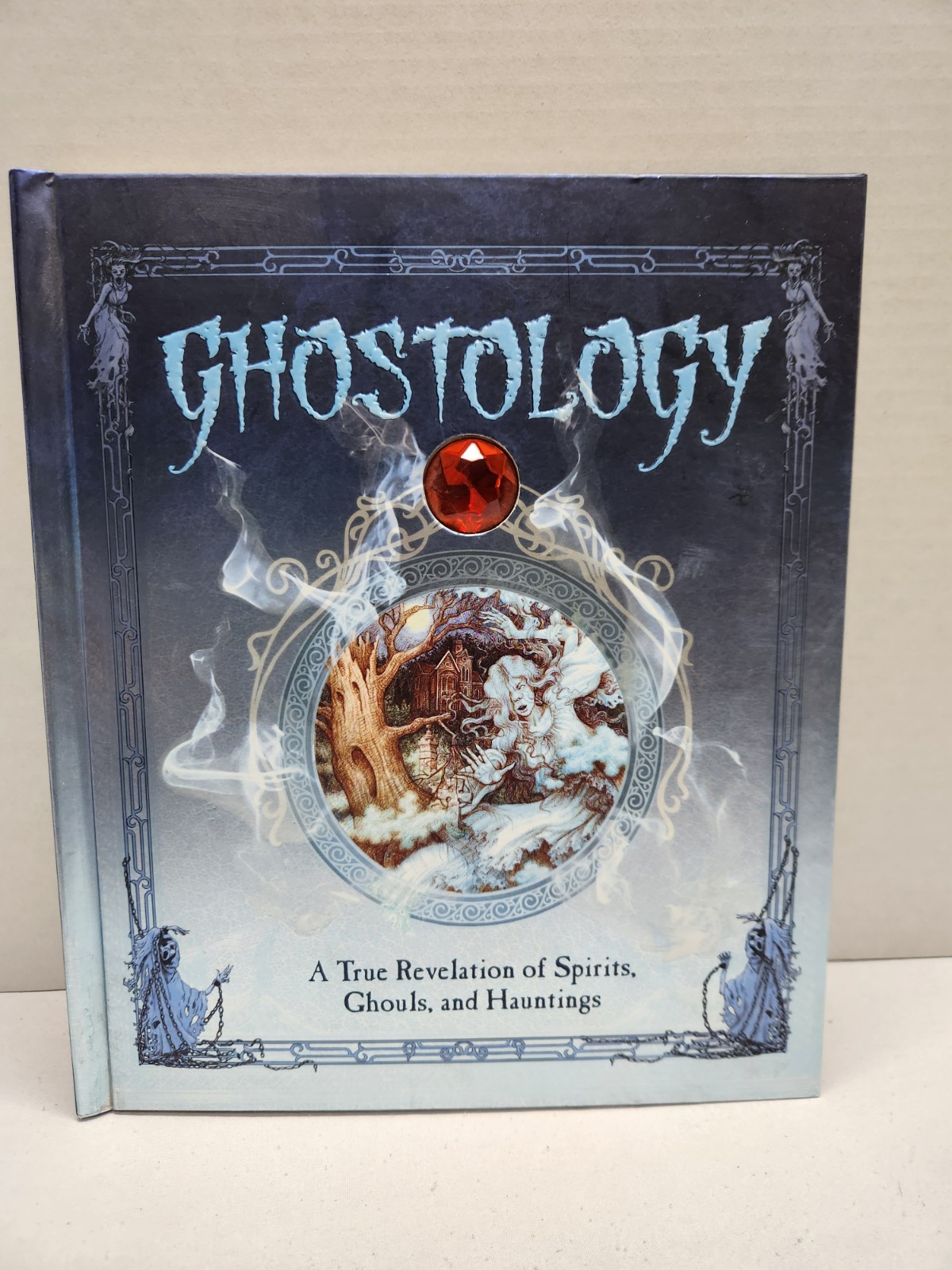 Ghostology : A True Revelation of Spirits, Ghouls, and Hauntings by Lucinda …