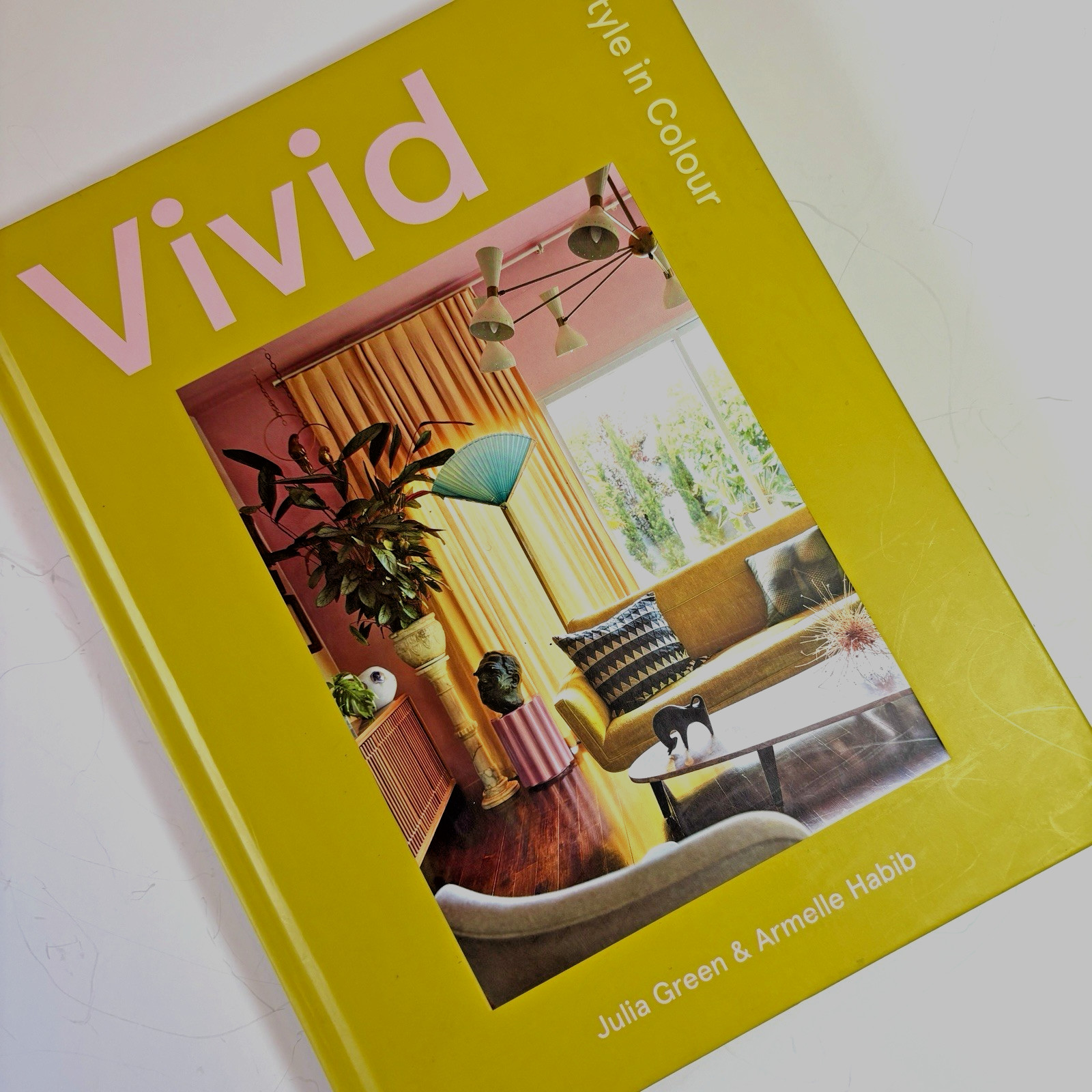 Book VIVID Style in Color by Julia Green Armelle Habib Hardcover 2021