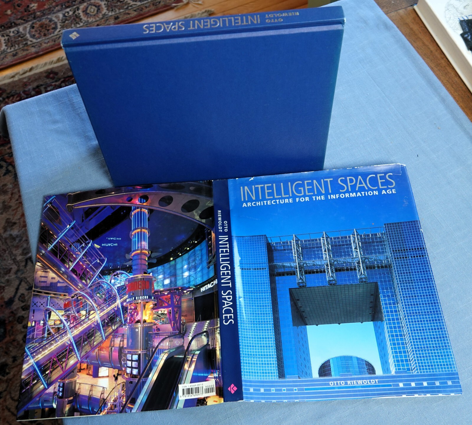 Intelligent Spaces : Architecture for the Information Age by Otto Riewoldt (1997
