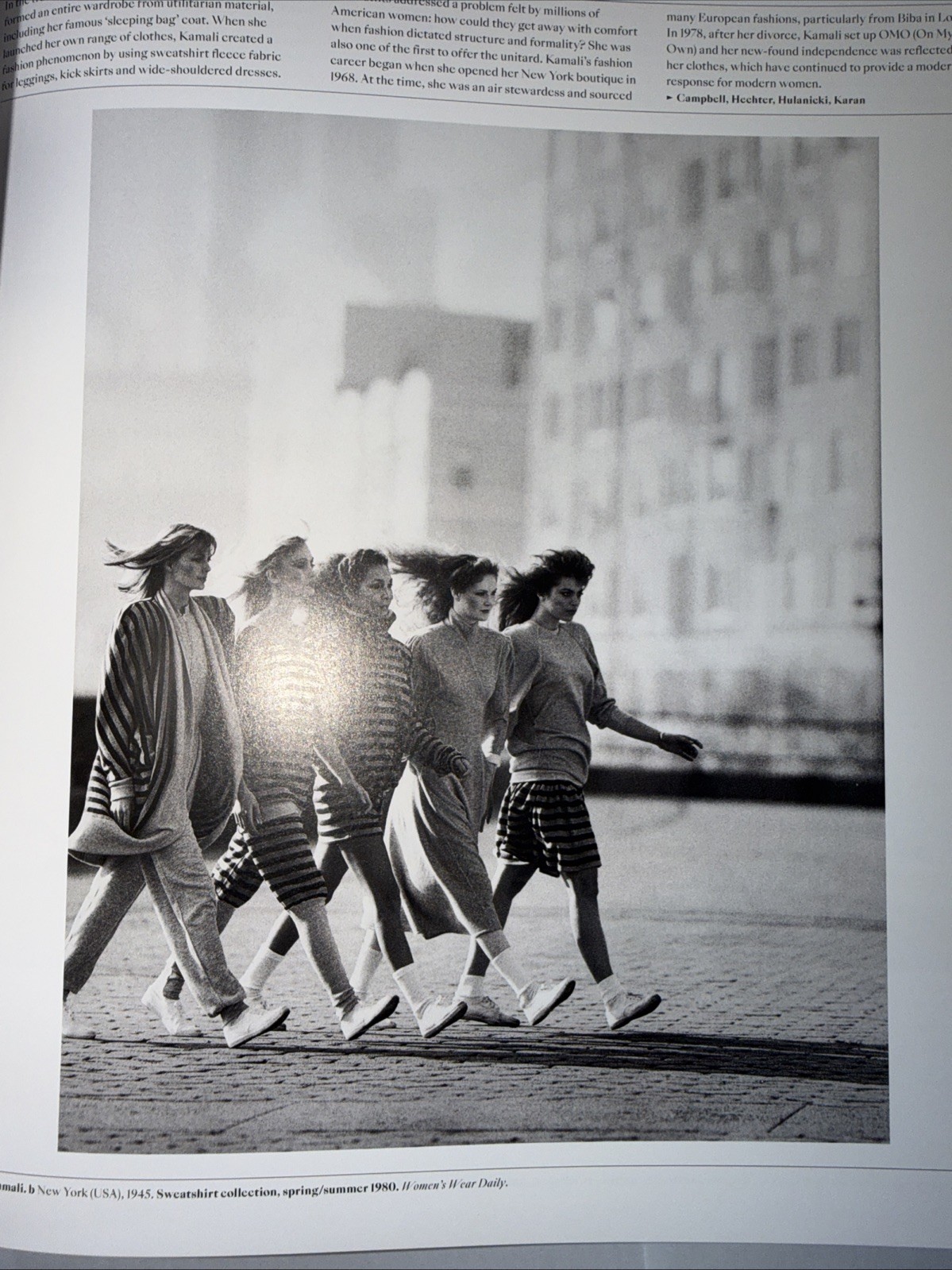 The Fashion Book 2022 – by Phaidon Phaidon Editors (Hardcover) mn5268