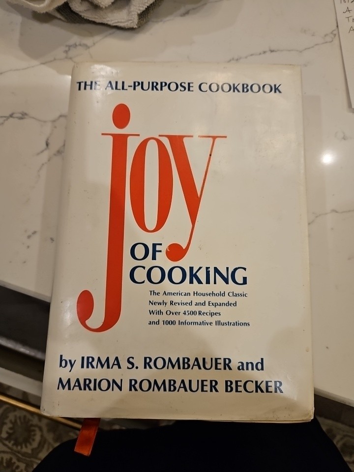 The Joy of Cooking Becker & Rombauer ©️1975 HCDJ 25th Print Bobbs-Merrill Co USA