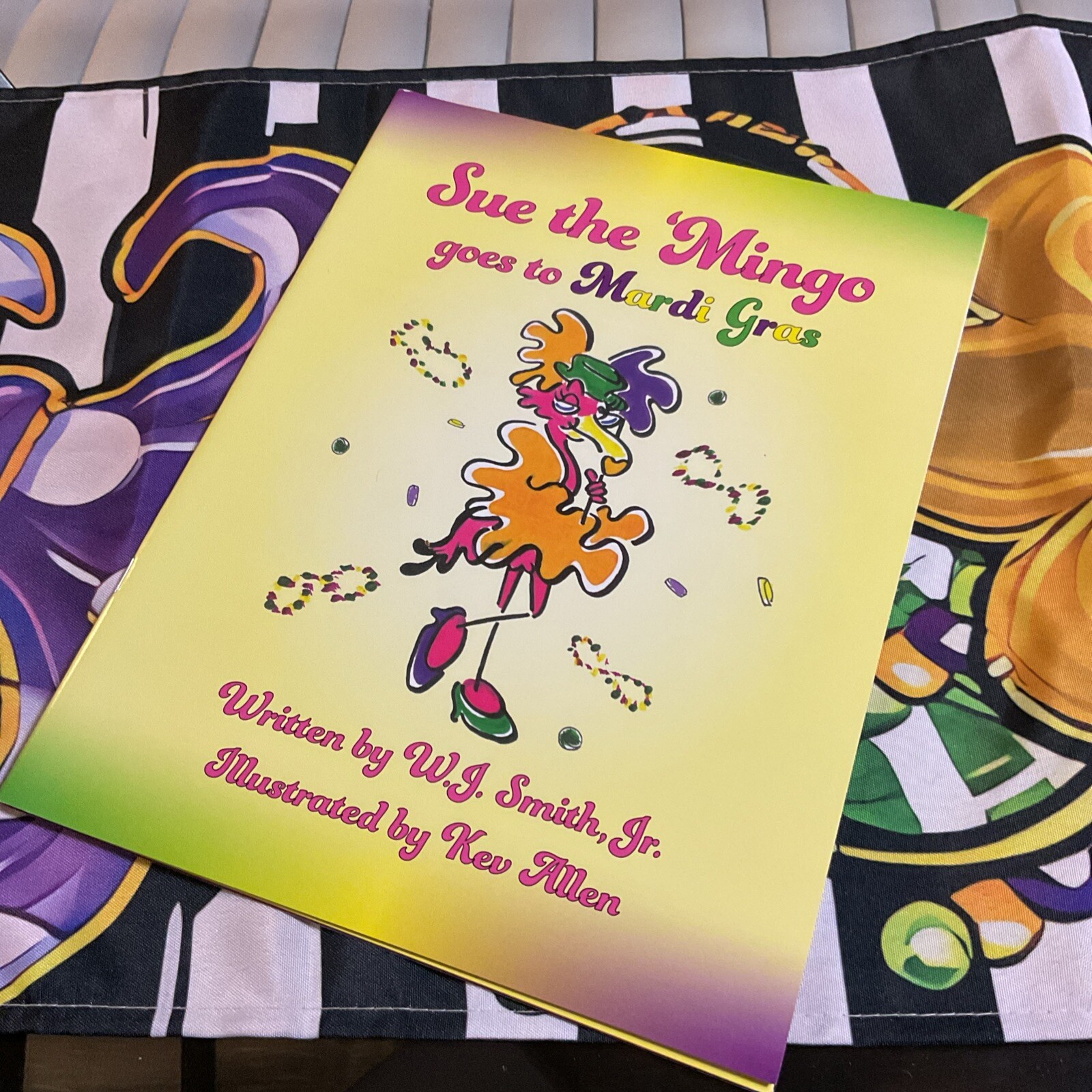 SUE THE MINGO GOES TO MARDI GRAS New Childrens Book Preschool-3rd Grade Flamingo