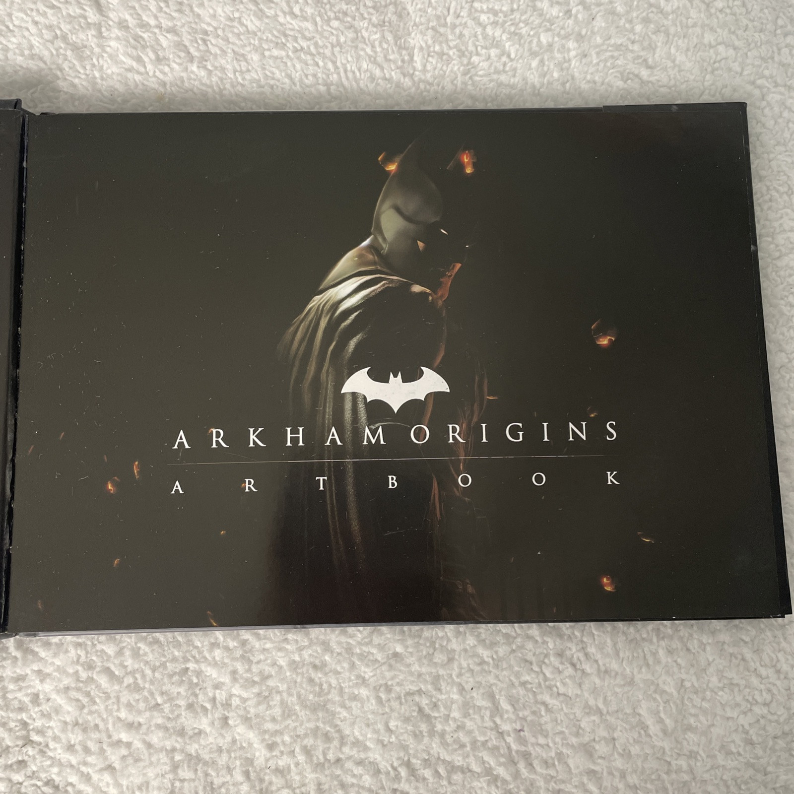 Batman Arkham Origins Collector’s Art Book / 80 Pages Full Color! Hard Cover