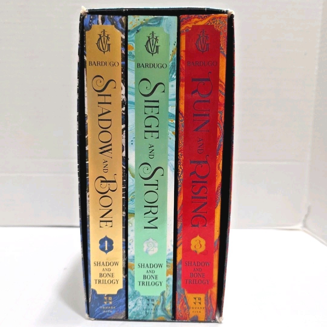 Shadow and Bone Trilogy Box Set Leigh Bardugo HC Siege Storm Ruin Rising