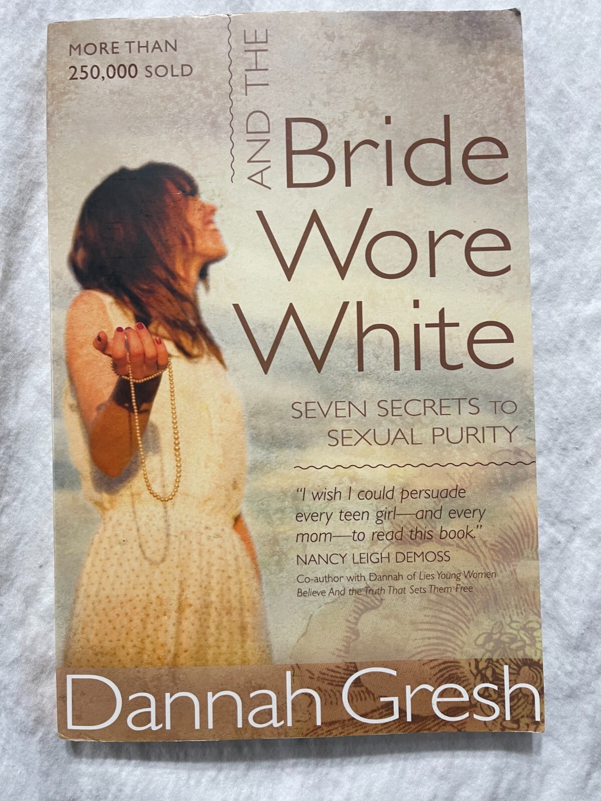 And the Bride Wore White : Seven Secrets to Sexual Purity by Dannah K. Gresh and